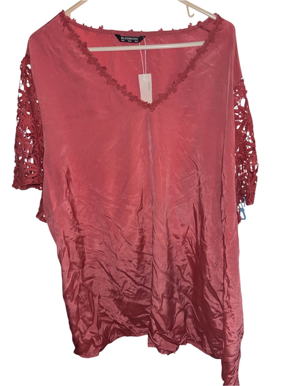 BloomChic Rose Pink V-Neck lace Sleeve Tunic - Picture 1 of 4